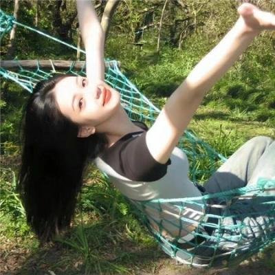 蜘蛛网中的女孩